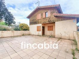 Casa de madera con jardín en venta en Maçanet de la Selva. photo 0
