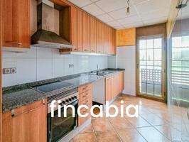 Casa adosada con vistas en venta en el corazón de Riudarenes. photo 0