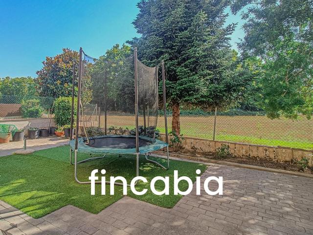 Casa adosada con jardín en venta en Riudarenes: naturaleza, tranquilidad y espacio para vivir mejor photo 0