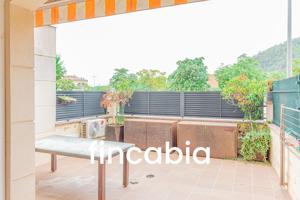 Piso en planta baja con terraza en venta en el centro de Santa Coloma de Farners photo 0