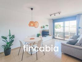 Piso con parking en venta en el centro de Sils: espacio, comodidad y conexión photo 0