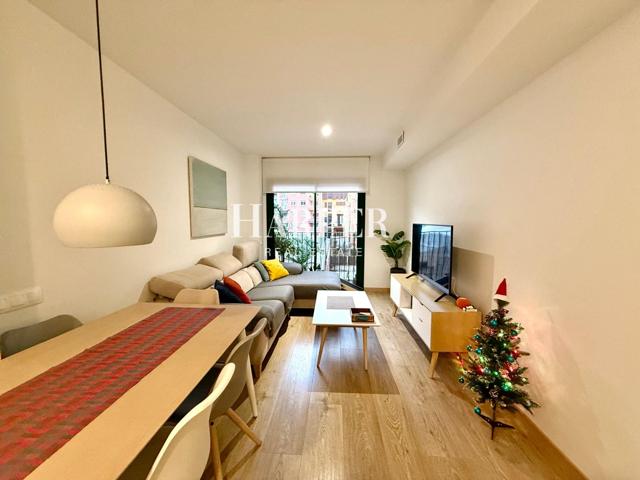 Apartamento luminoso de 2 habitaciones con balcón en Eixample photo 0