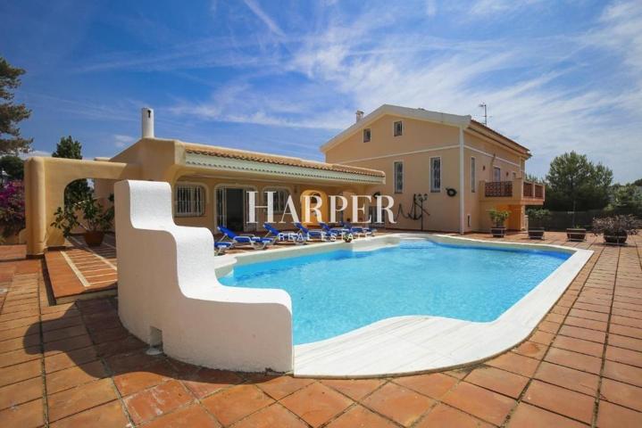 Amplia Vivienda con Piscina Privada en Salou. photo 0