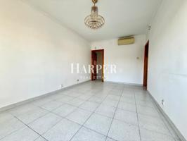 Piso con 4hab en El Born photo 0