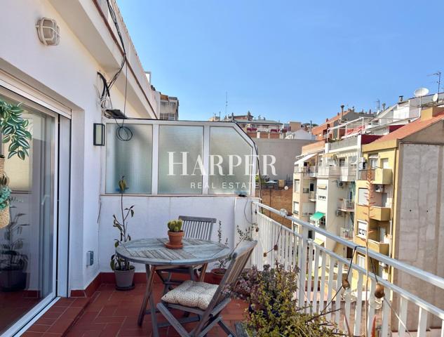 Espectacular Ático Reformado con Terraza en Ubicación Privilegiada photo 0