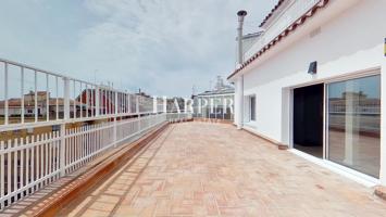Ático elegante con vistas panorámicas y amplia terraza photo 0