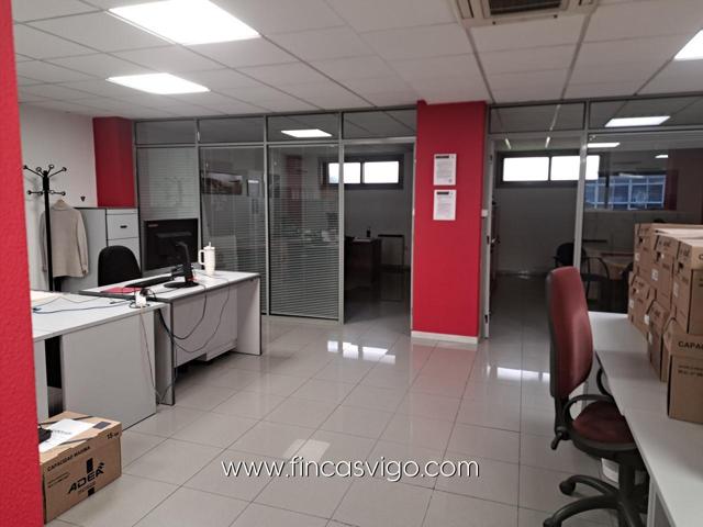 Entreplanta con varios despachos de oficinas. photo 0