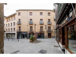 Edificio en venta en Olot photo 0