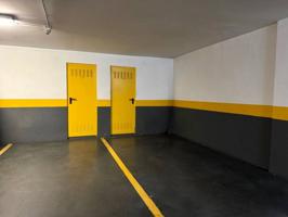 Plaza de garaje y trastero en Edif Zigurat photo 0