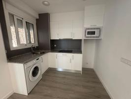 ¡EXCLUSIVA OPORTUNIDAD EN PRIMERA LÍNEA DE PLAYA EN SALOU! Apartamento reformado tipo loft con vistas laterales al mar photo 0
