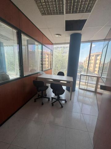 Excelente oficina de 116 m2 con plaza de parking en Avenida Maria Fortuny, Reus photo 0
