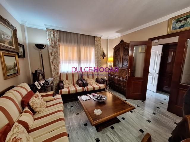 EXCLUSIVA VIVIENDA EN LA CALA DEL MORAL: elegancia, espacio y proximidad al mar. photo 0