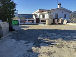 CASA 2 PLANTAS CON PISCINA Y FINCA CON ARBOLES FRUTALES photo 0