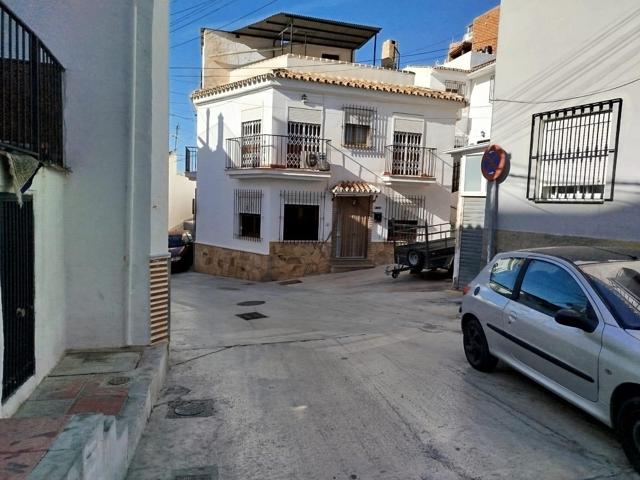 CASA DE 6 DORMITORIOS EN ZONA ANTIGUA DE VELEZ photo 0