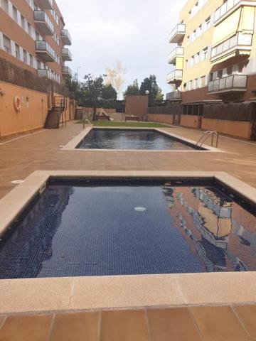 Buen Piso en buena zona de Abrera con dos piscinas, photo 0
