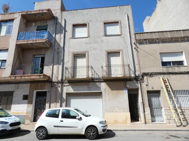 Casa en venta con almacén y dos viviendas. photo 0