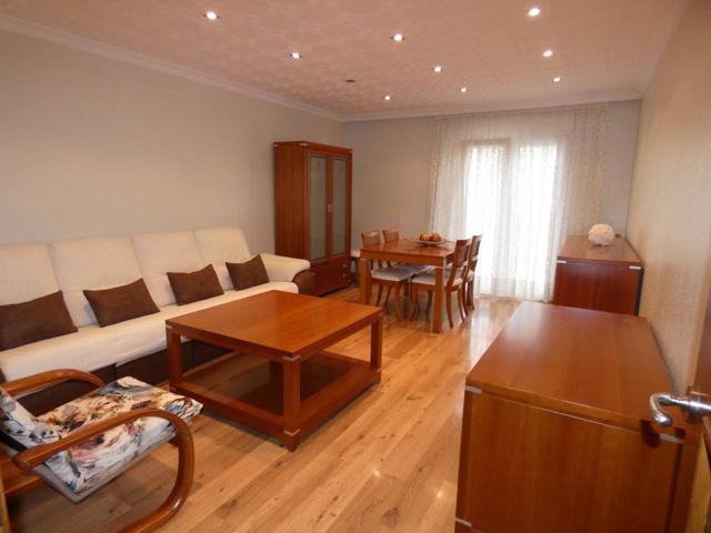 PISO MUY AMPLIO DE 4 DORMITORIOS Y 2 BAÑOS photo 0