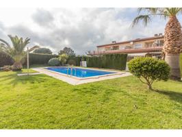 Casa adosada con 3 dormitorios y piscina comunitaria en Miami Platja photo 0