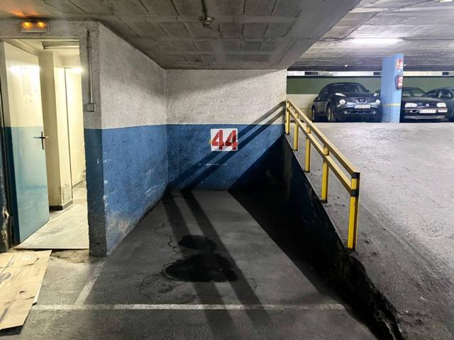 Parking en venta en Centre. Facil acceso. photo 0
