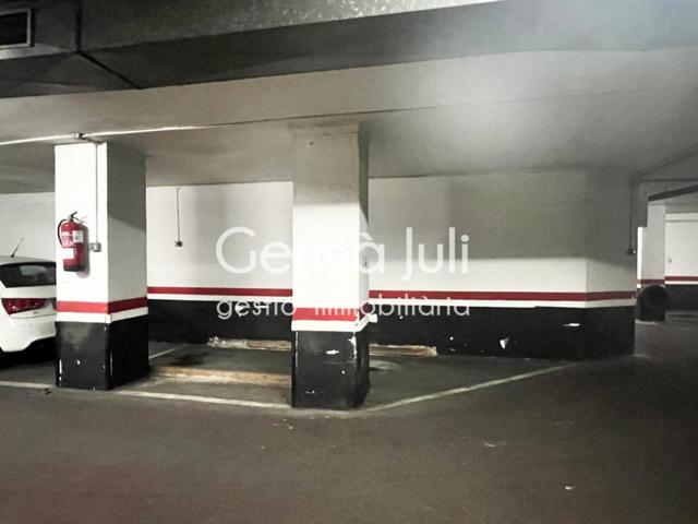 Parking en venta en Centre(08912) photo 0