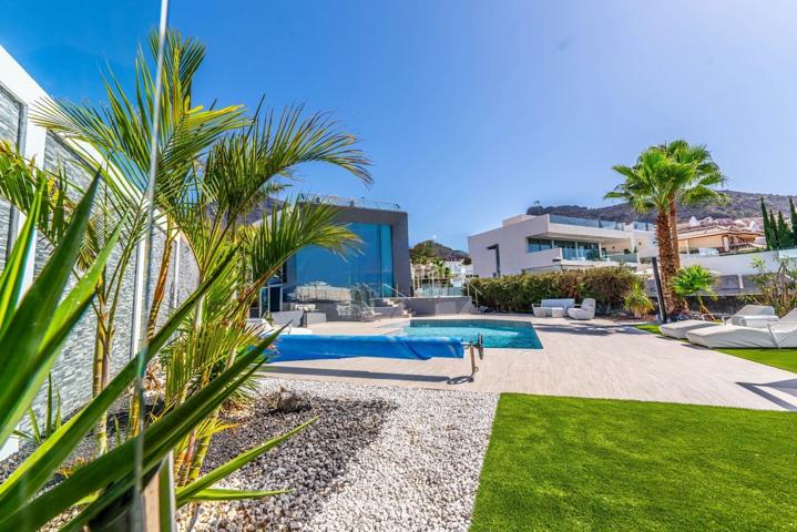 Villa En venta en Adeje photo 0