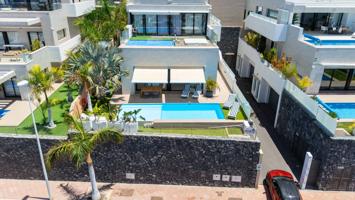 Villa En venta en Adeje photo 0