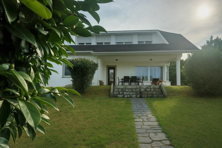 Chalet Independiente en Bergondo photo 0