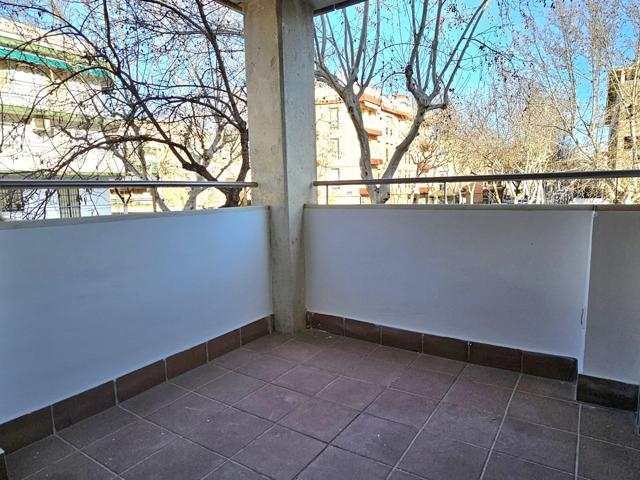 Piso de calidad de 3 dormitorios con terraza, plaza de garaje, trastero, bicicletero, piscina... photo 0