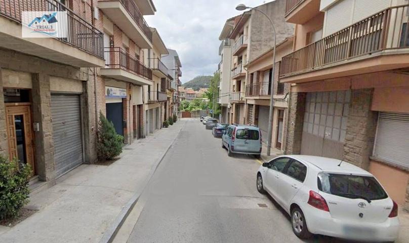 Venta de piso y garaje en Olot (Girona) photo 0