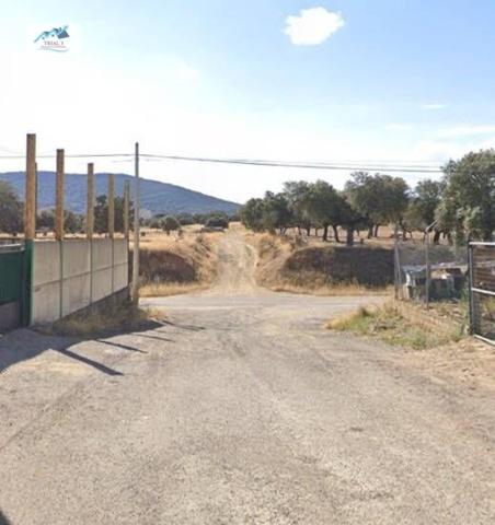 Venta Nave Industrial en Fuenlabrada de los Montes (Badajoz) photo 0