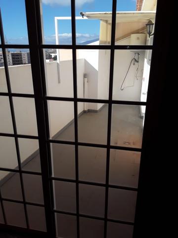 Venta de piso con 4 habitación en Tincer – Santa Cruz de Tenerife. Vivienda de 115 m2 distribuida en 4 dormitorios, 2 baños completos, cocina independiente, amplio y luminoso salón comedor y terraza de 10 m2.  photo 0