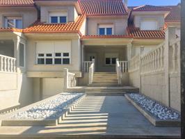 Unifamiliar Pareada En venta en Bertoa, Carballo photo 0