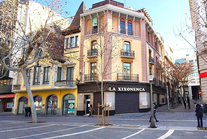 Piso situado en el Passeig Pere III. photo 0