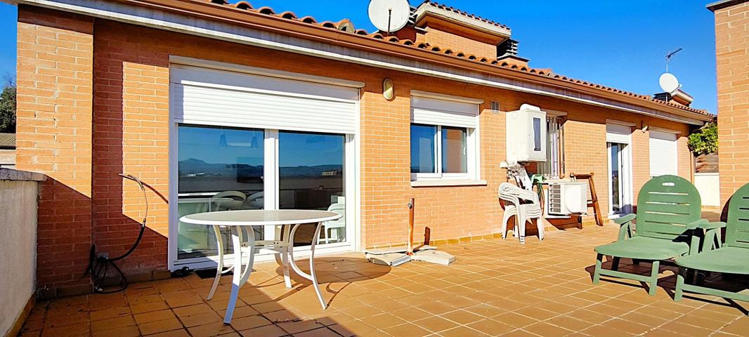 Exclusivo dúplex esquinero en Poble Nou de Manresa photo 0