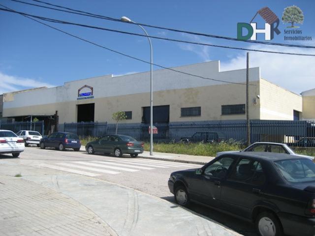 Nave Industrial En venta en Poligono Las Capellanias, Cáceres photo 0