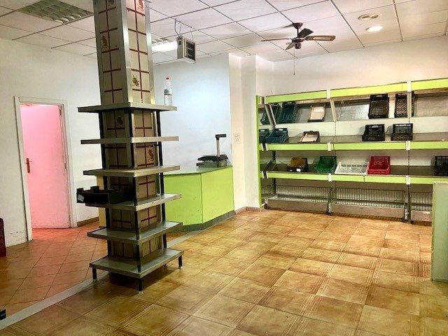 se vende o alquila local muy bien situado junto a supermercado photo 0