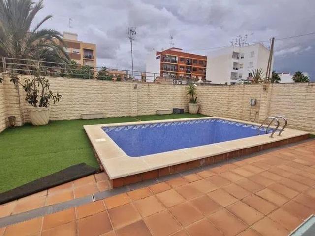 SE VENDE CASA- CHALET INDEPENDIENTE DEL 2003 EN BENIMAMET CON JARDIN Y PISCINA photo 0