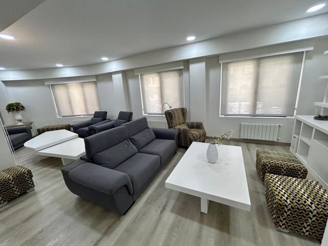 IMPRESIONANTE VIVIENDA DE DISEÑO EN PLENO CENTRO-MERCADO COLON, CON POSIBILIDAD DE PLAZA DE GARAJE photo 0