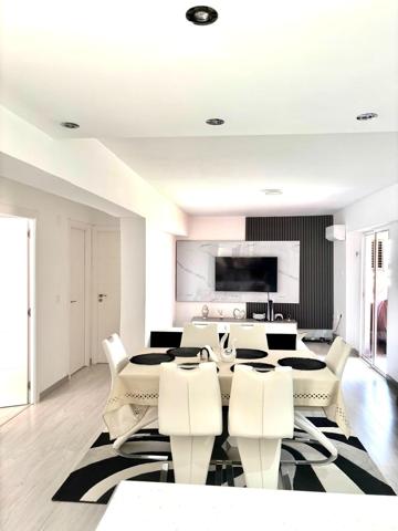 Se vende exclusiva vivienda reformada de diseño moderno, con acabados de alta gama !! photo 0