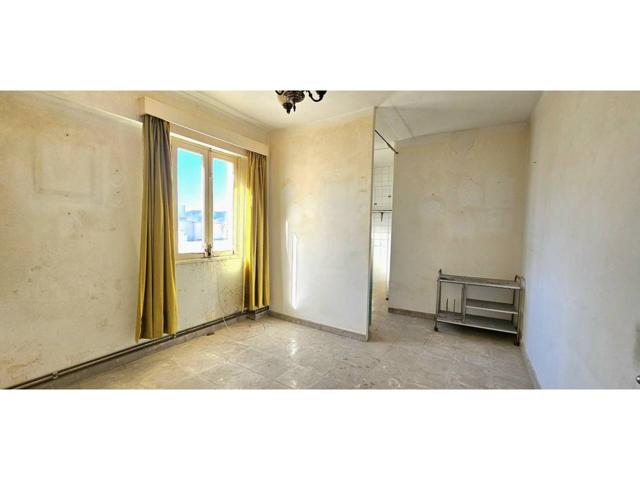 Se vende luminoso apartamento en el centro, a reformar - Avenidas-Corte inglés photo 0