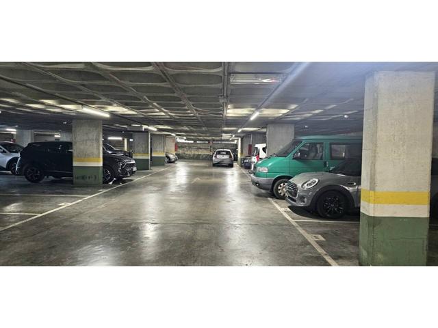 ¡Oportunidad! Plaza de parking en venta en Plaza Serralta photo 0