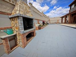 Impresionante chalet unifamiliar a 20 minutos de Móstoles!!!578m2 construidos!! Parcela 600m2!! garaje 6 coches!! photo 0
