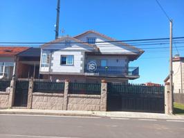 Venta de chalet en Cambados photo 0