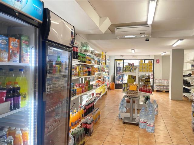 SE TRASPASA CARNICERIA-SUPERMERCADO photo 0