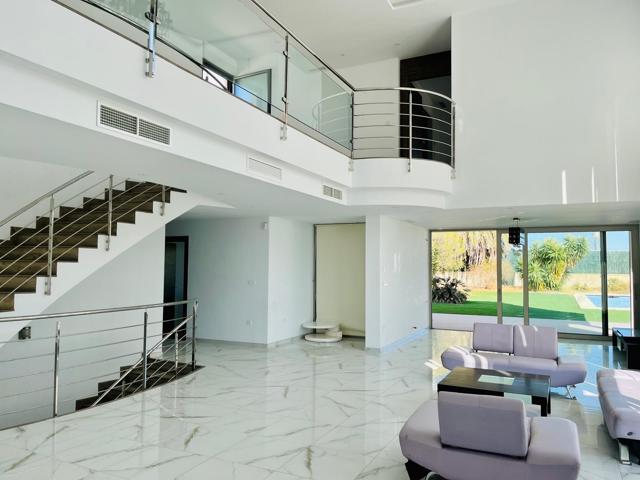 LA EXCLUSIVIDAD DE UN CHALET DE LUJO A UN PASO DE ELCHE photo 0