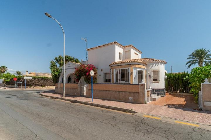 Chalet independiente en Orihuela Costa photo 0