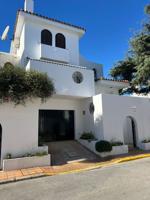 Casa adosada renovada cerca de la playa y servicios en Cancelada photo 0