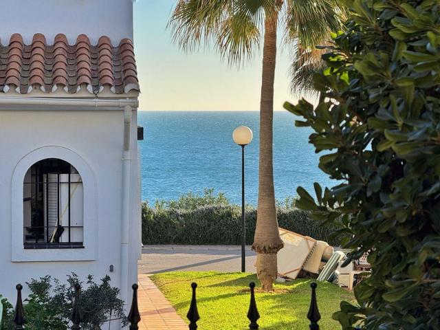 ¡Descubre tu nuevo hogar en un entorno privilegiado frente al mar! photo 0