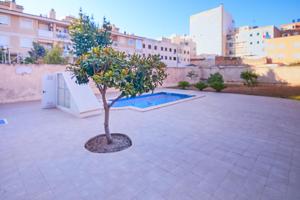 Magnífica planta baja en residencial con piscina propia y 300 m2 de terraza y jardín photo 0