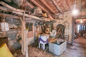 Finca rústica con casa para reformar de 110 m2 con electricidad y agua de pozo propio photo 0